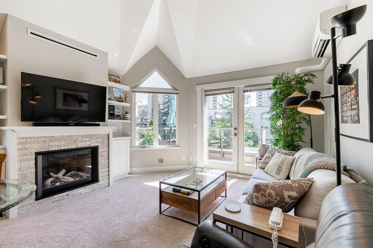 306-1535 Chesterfield Avenue, North Vancouver, BC, V7M 2N5