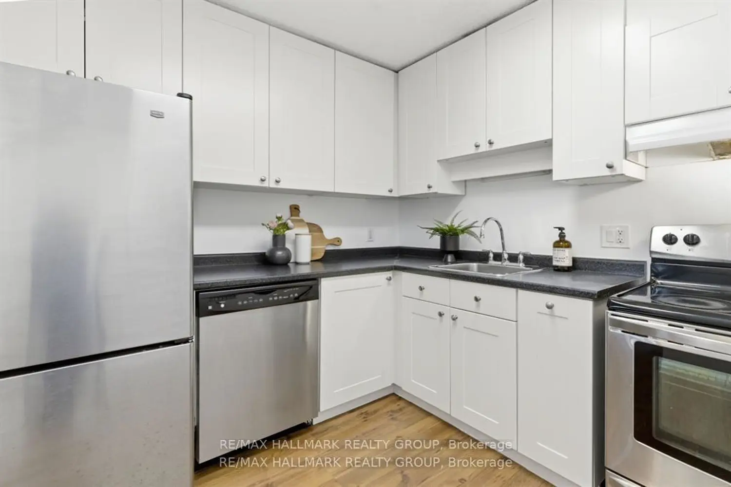 Additional image 14 of 71 Somerset Street 2003