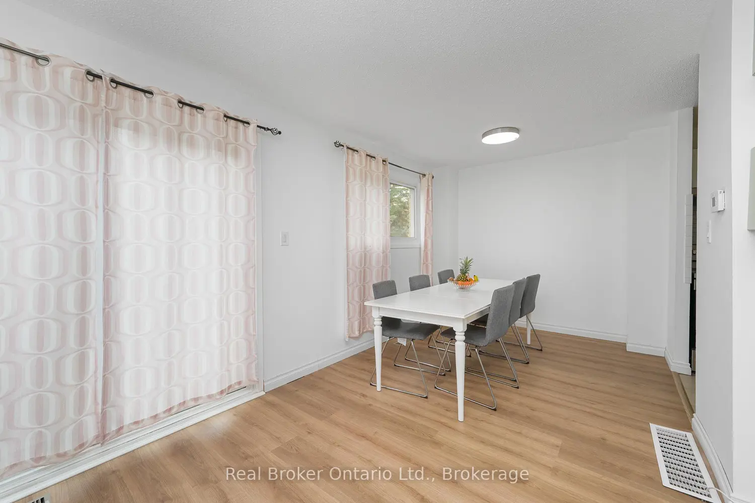 1420 Garth Street 41 photo 4