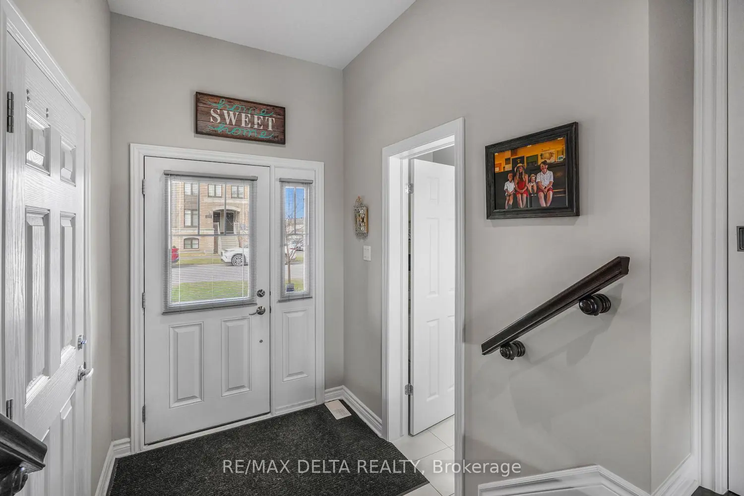 2225 Marble Crescent photo 2