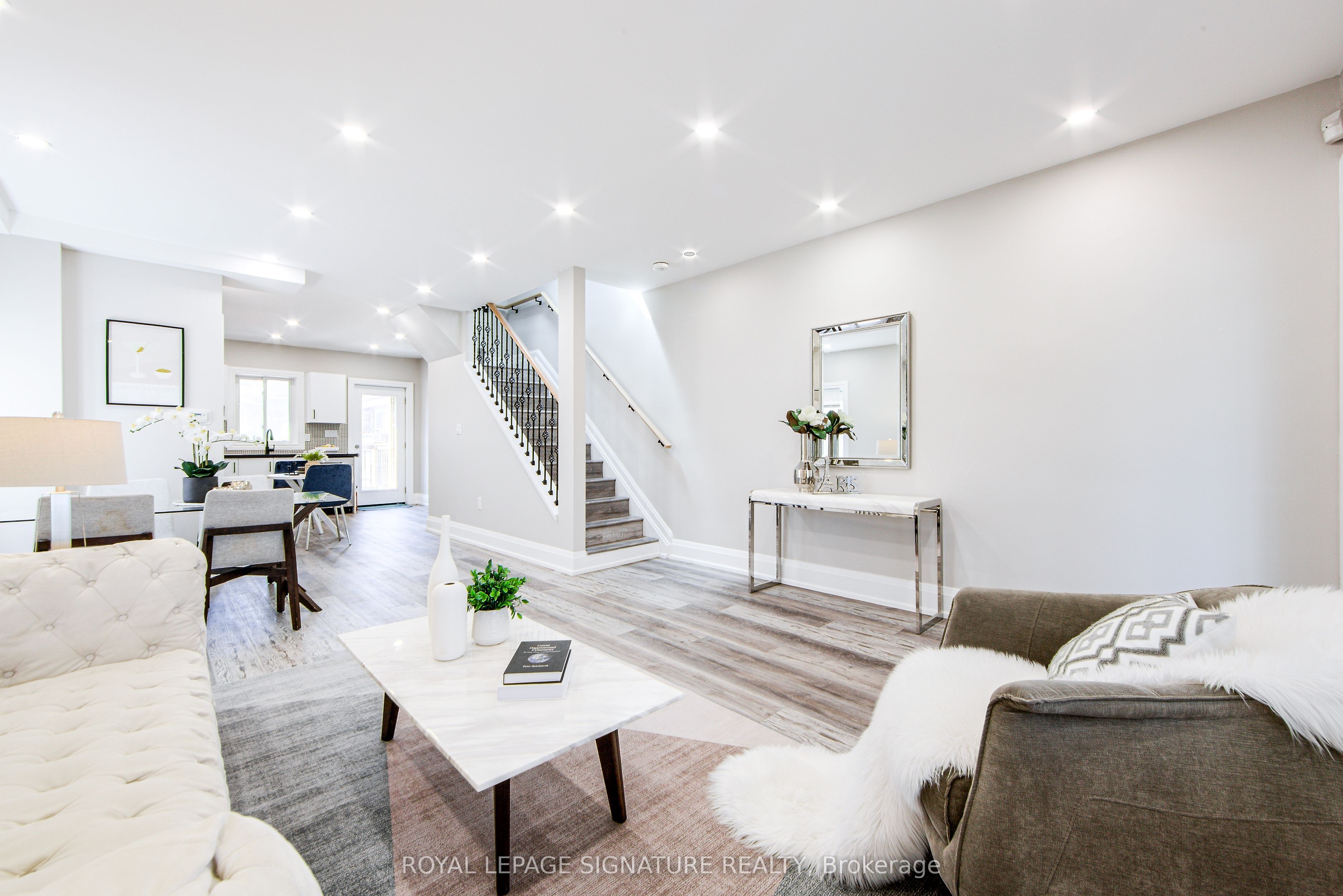 19 Schell Avenue, Toronto, ON, M6E 2S7 photo 5