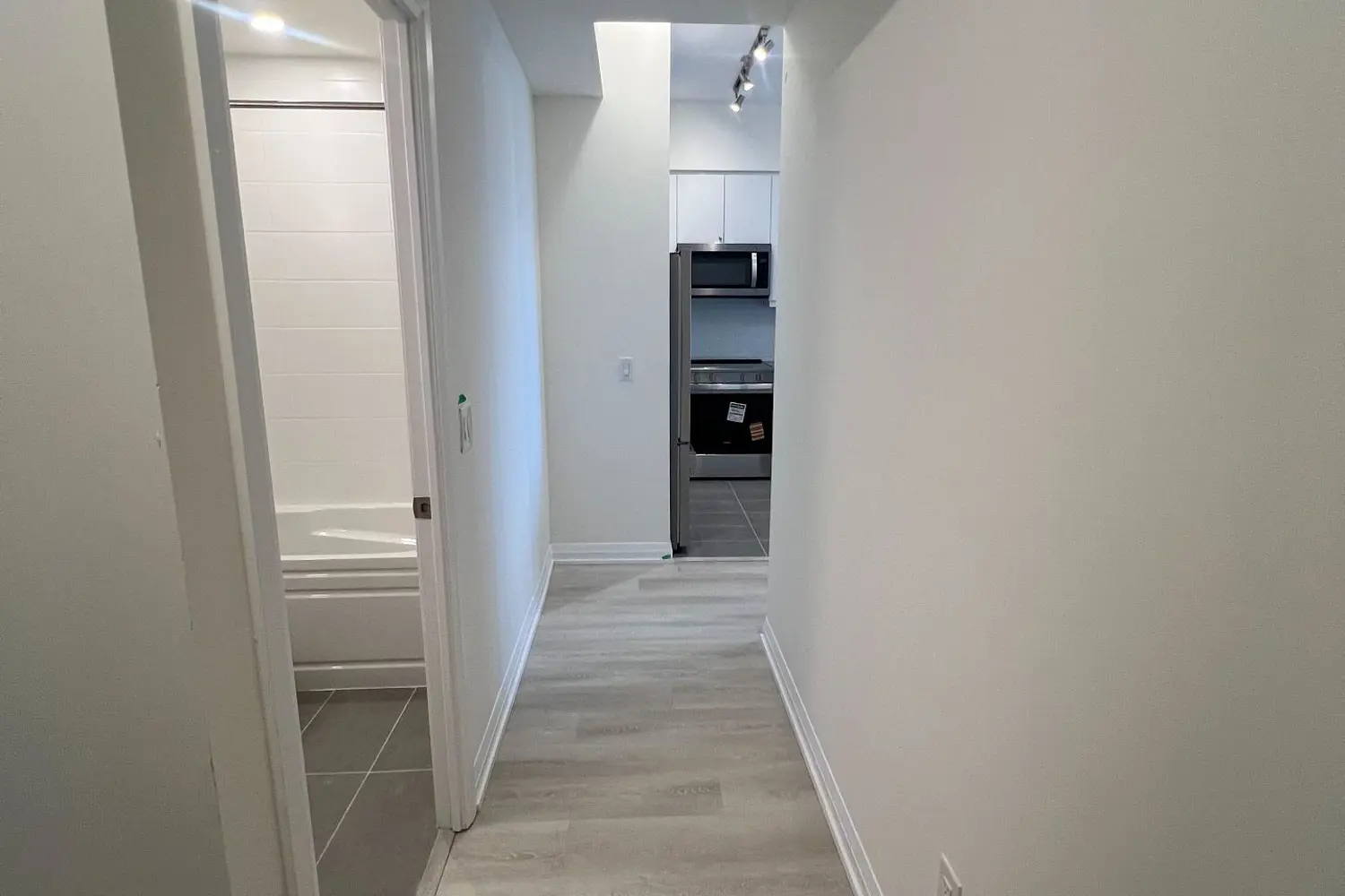3260 Sheppard Avenue 1004 photo 2