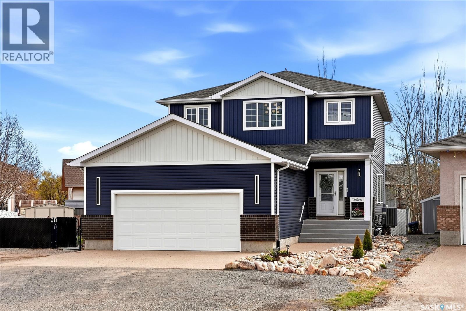 709 Aspen CRESCENT