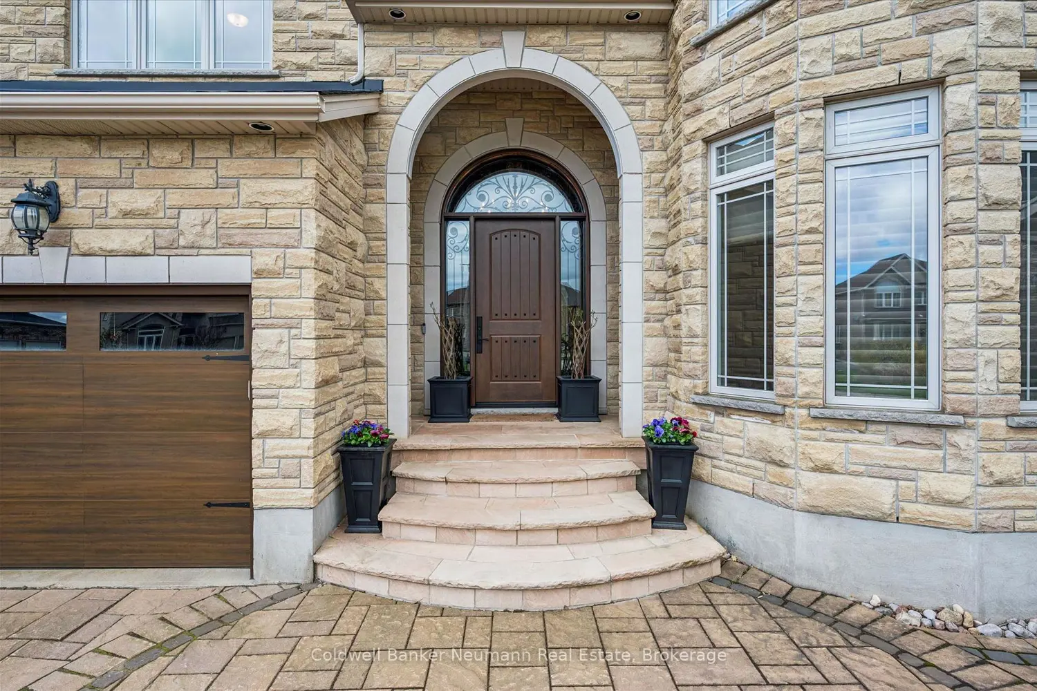 51 Cox Court photo 2
