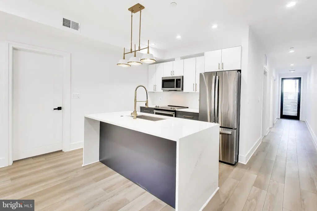 Additional image 8 of 4411 1/2 Illinois Avenue NW Unit B, Washington, DC 20011
