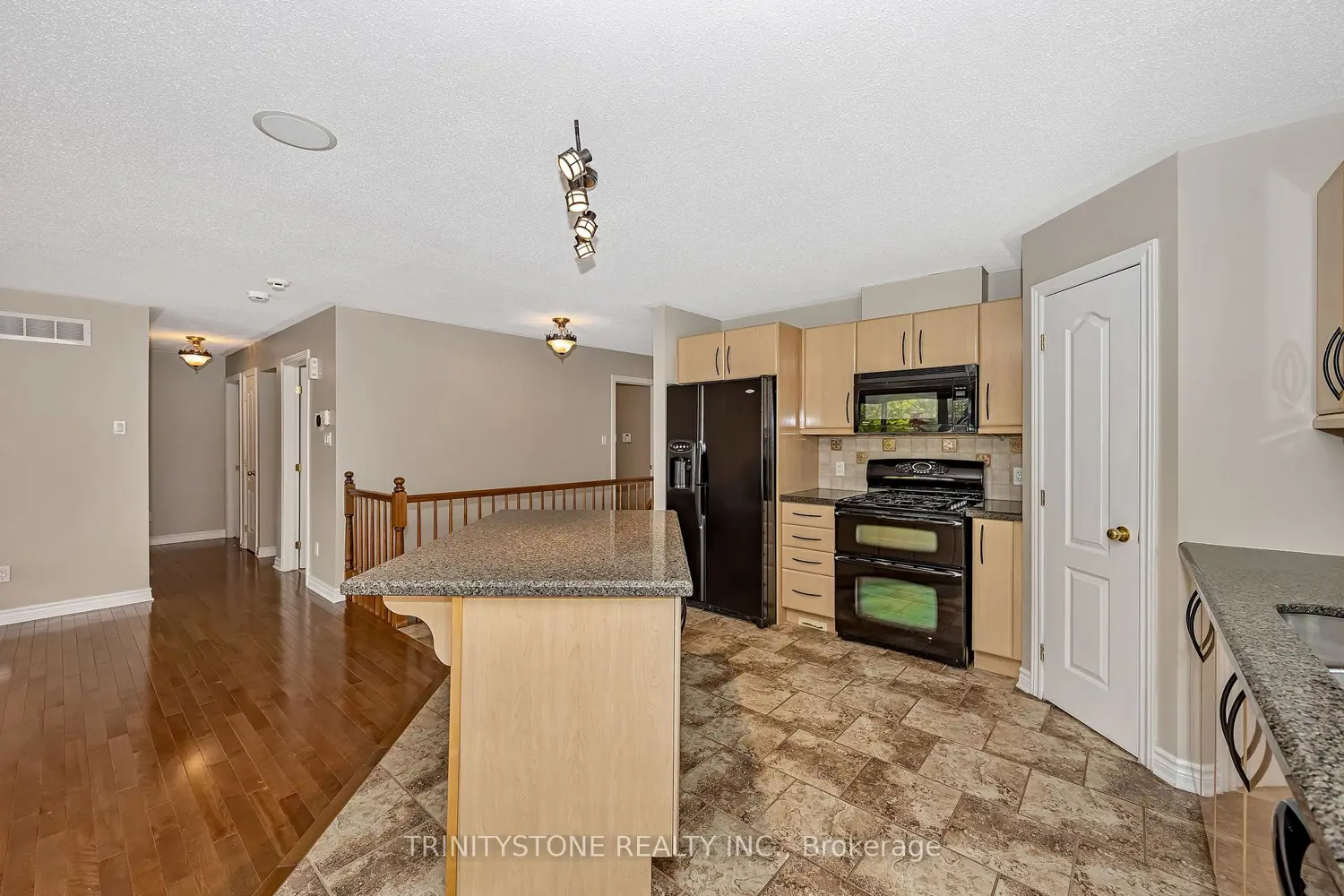 Additional image 3 of 90 Sinclair Avenue