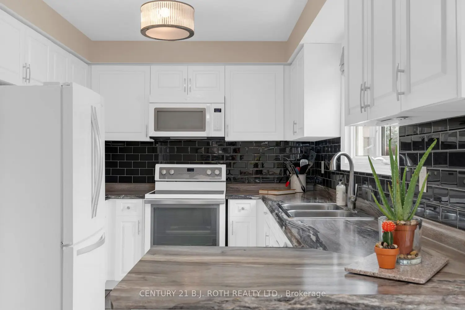 Additional image 4 of 37 Laurentian Lane