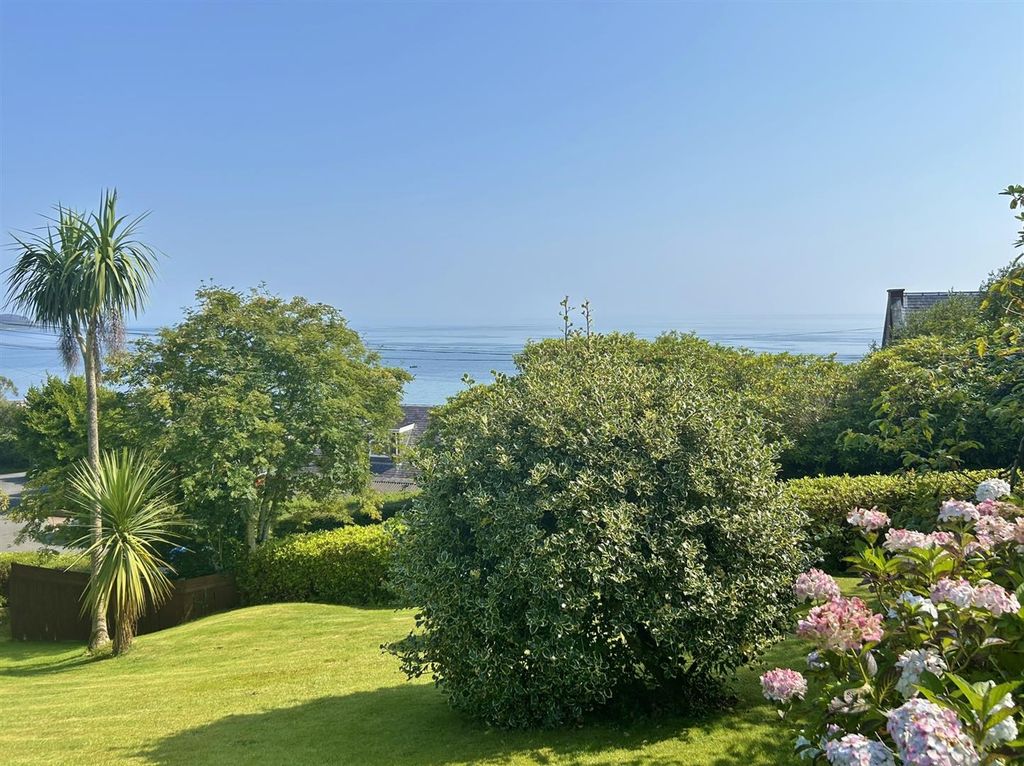 4 bed detached bungalow for saleMiddlemarch, Middle Road, Whiting Bay KA27 photo 4