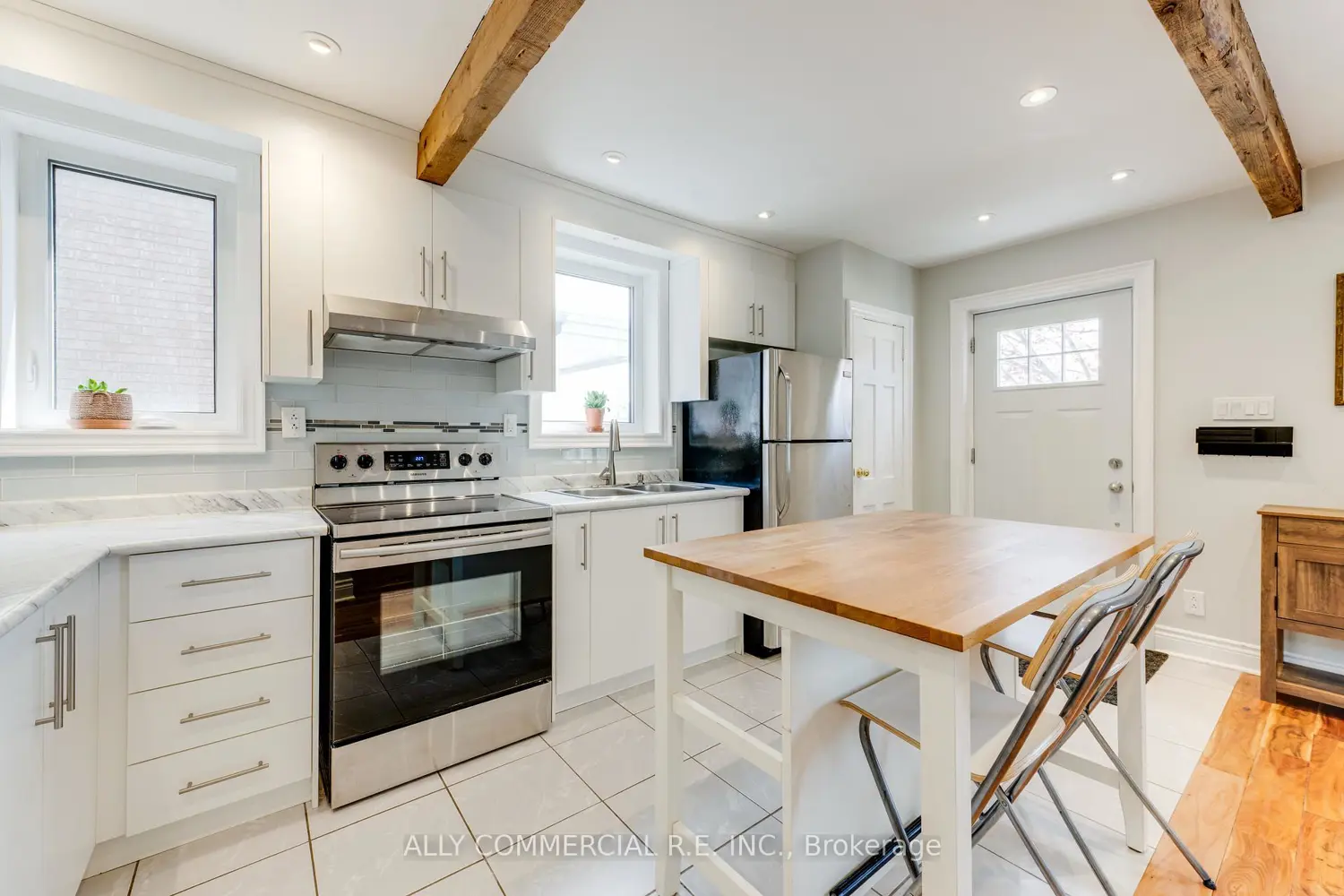 557 Nairn Avenue photo 2