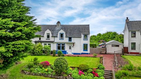 Hamilton Place, Neilston, Glasgow, East Renfrewshire G78
