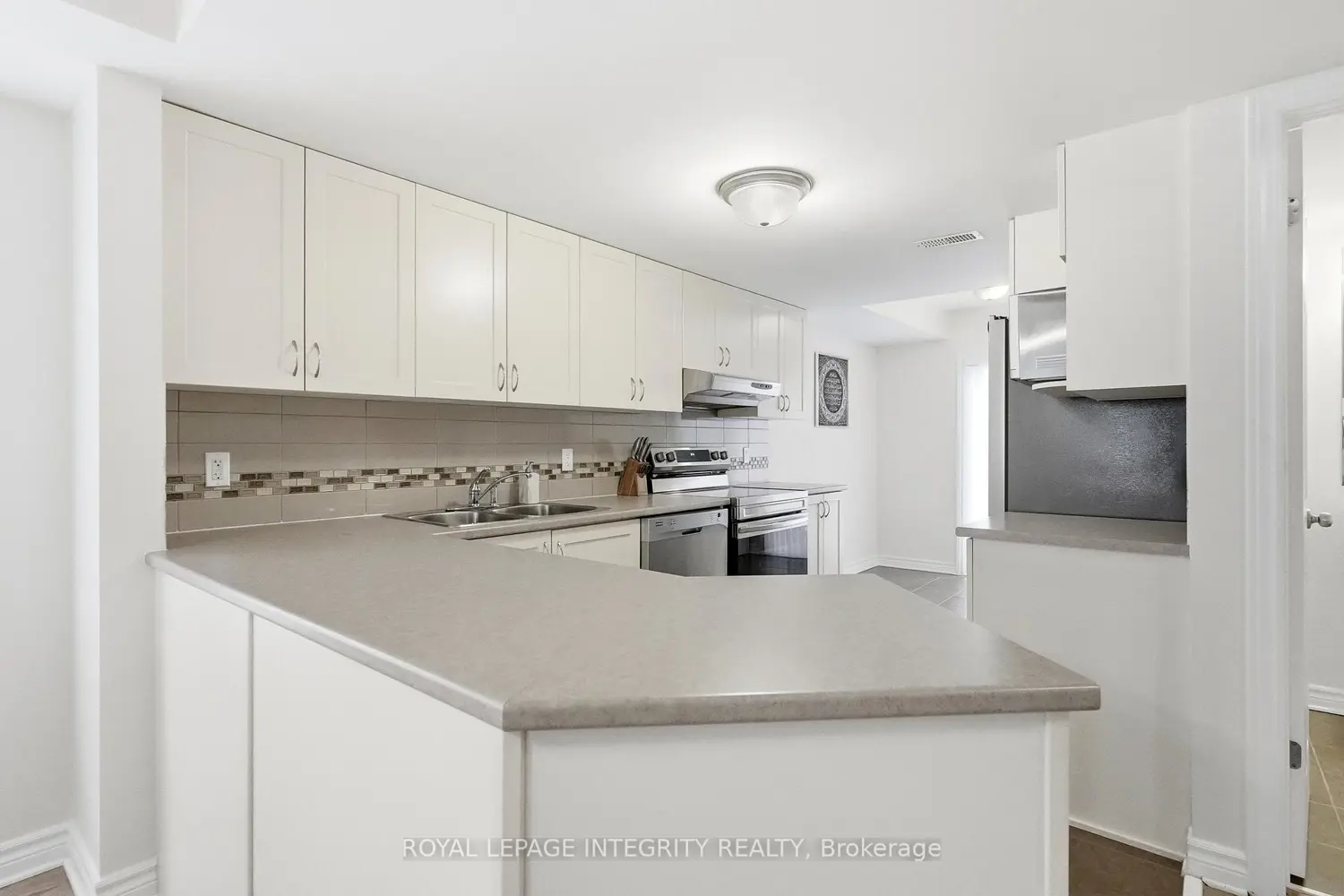2341 Esprit Drive photo 3