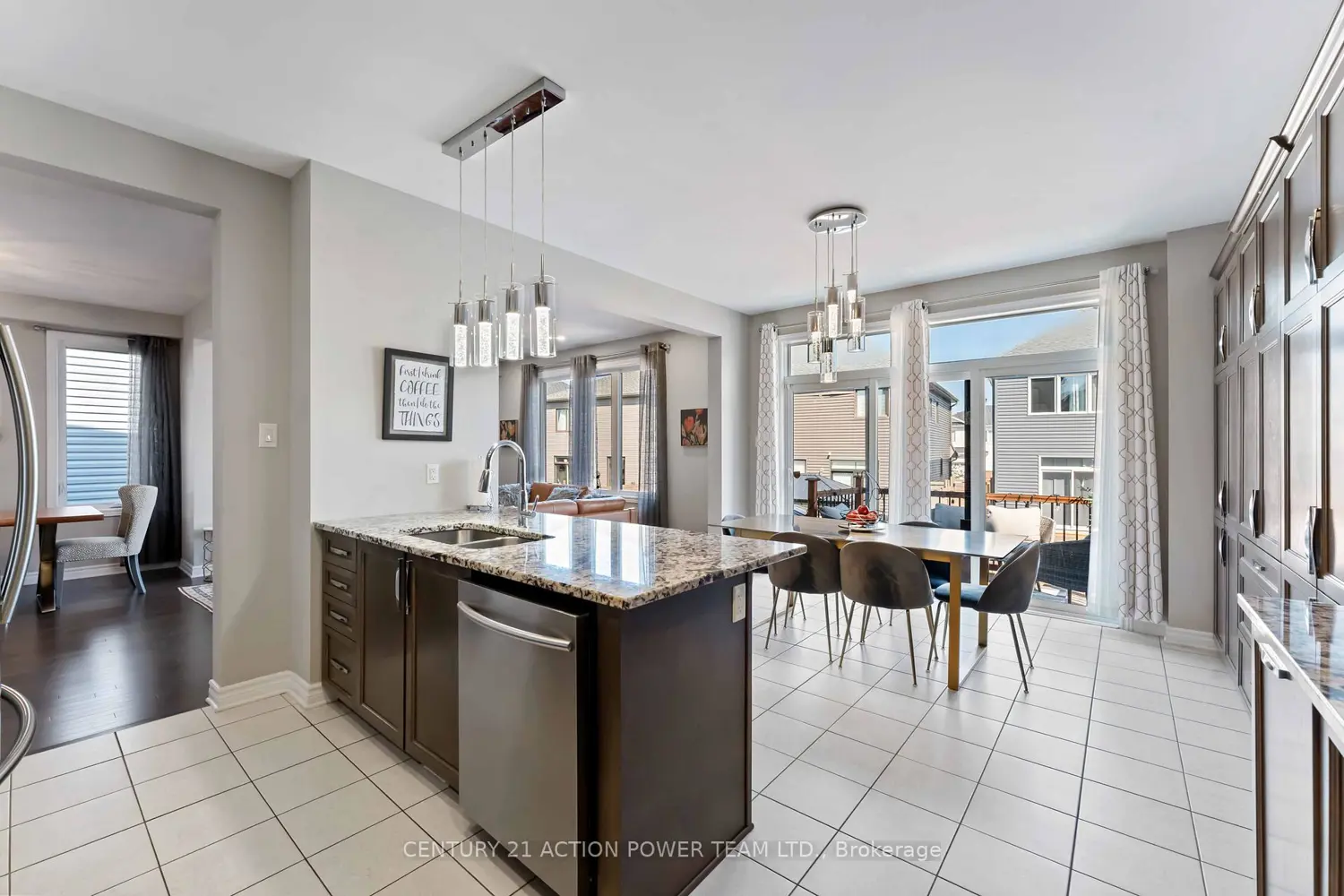 54 Malachigan Crescent photo 4
