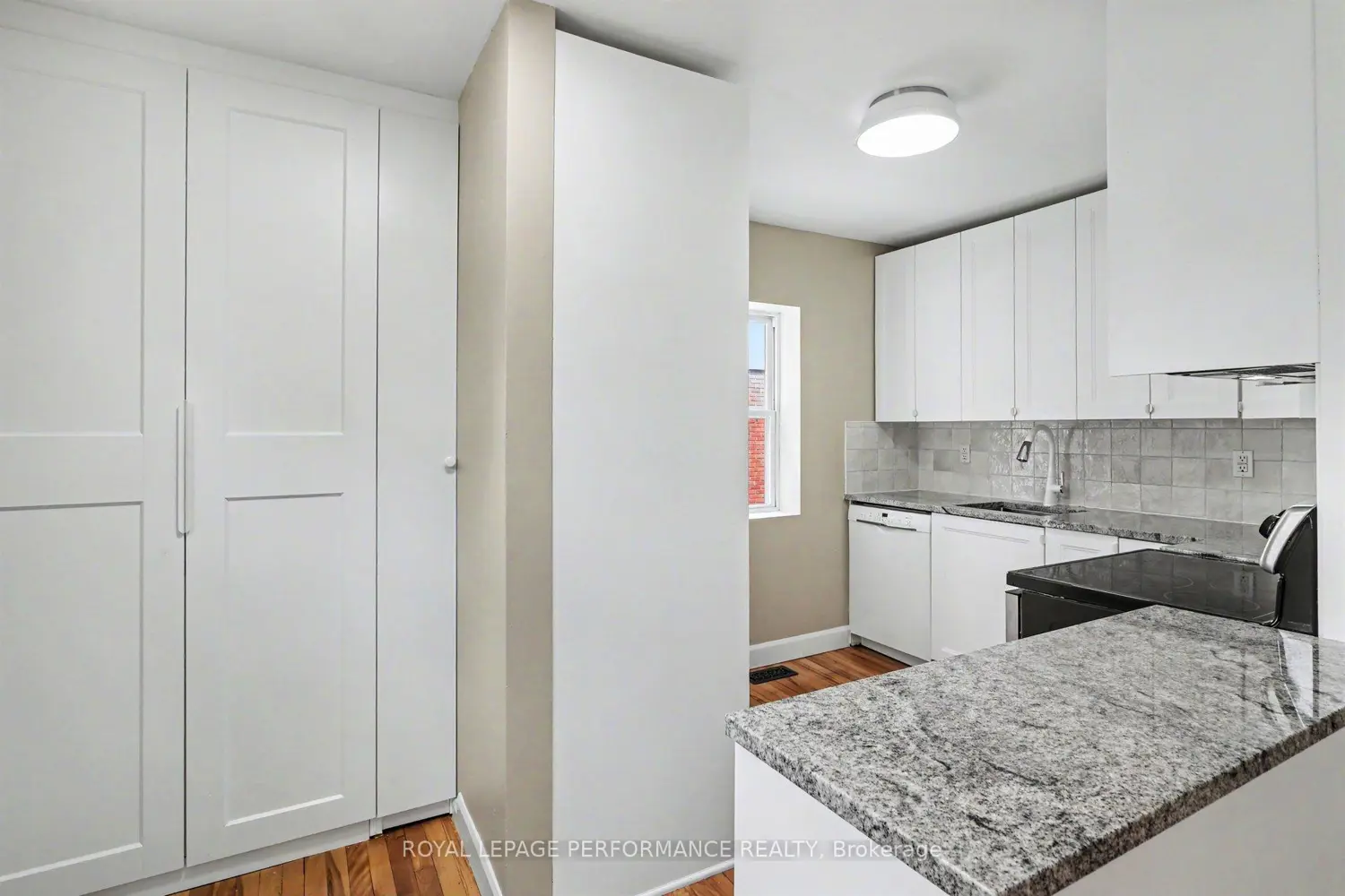 975 Sheridan Avenue photo 4
