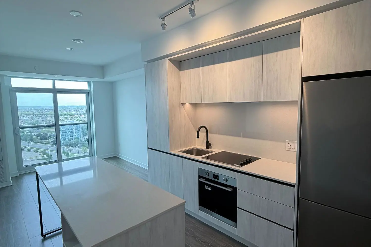 Additional image 17 of 2495 Eglinton Avenue 2407