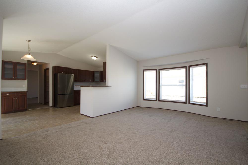 Additional image 5 of 323 2 Street NW, Redcliff, AB, T0J 2P2