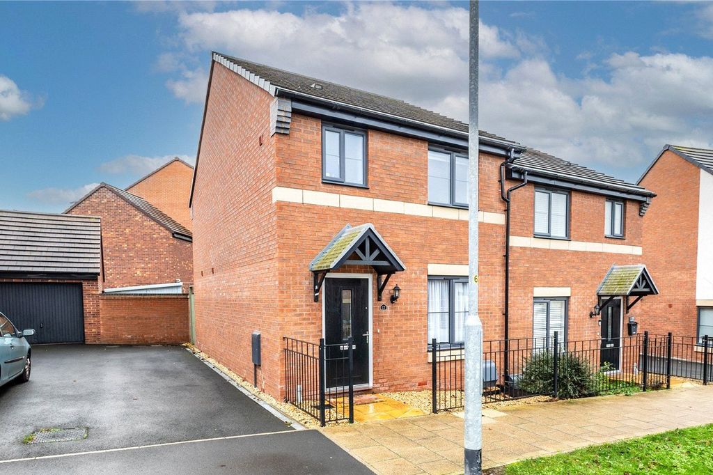 3 bed semi-detached house for saleKilgallon Road, Lawley Bank, Telford, Shropshire TF4