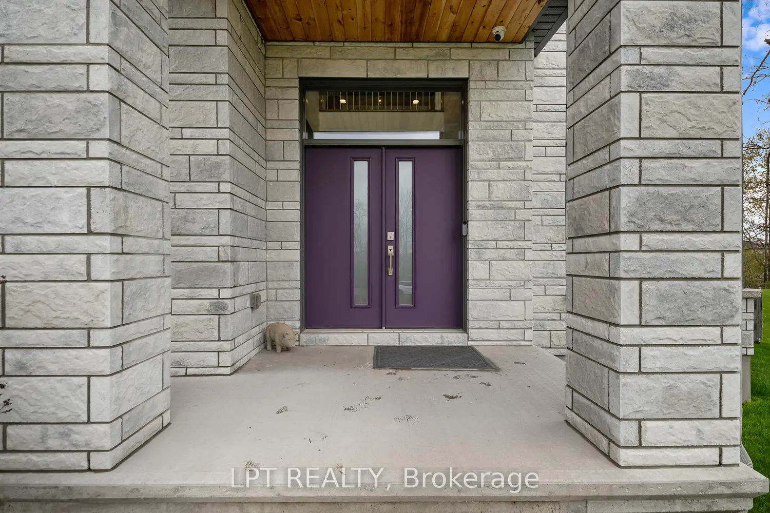 589 Shoreway Drive photo 3