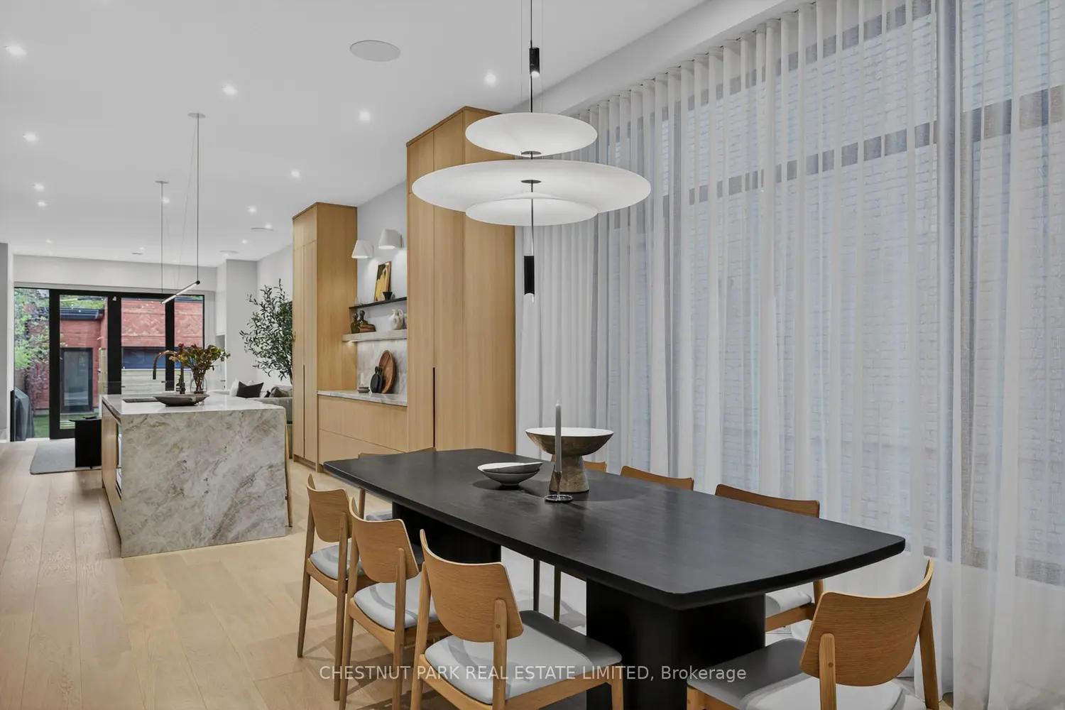 90 Macpherson Avenue photo 3