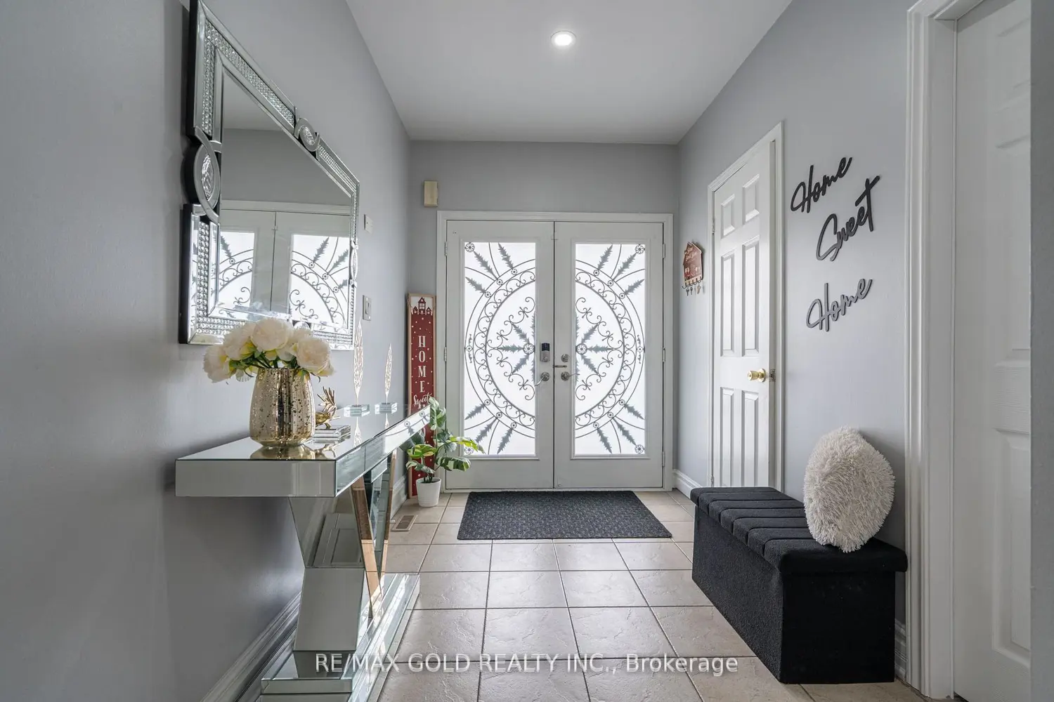 8 Bayridge Drive