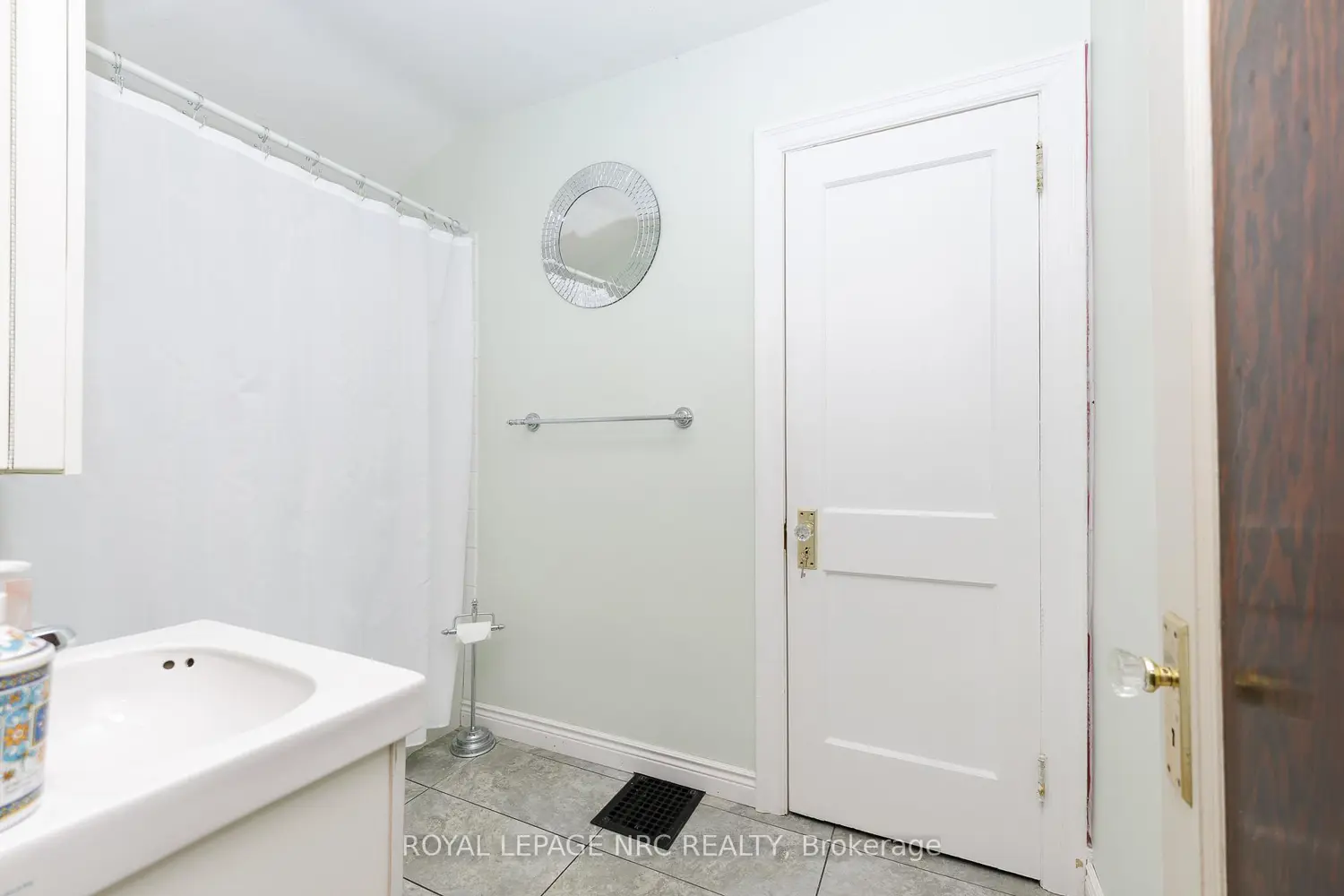 Additional image 8 of 4076 Welland Street