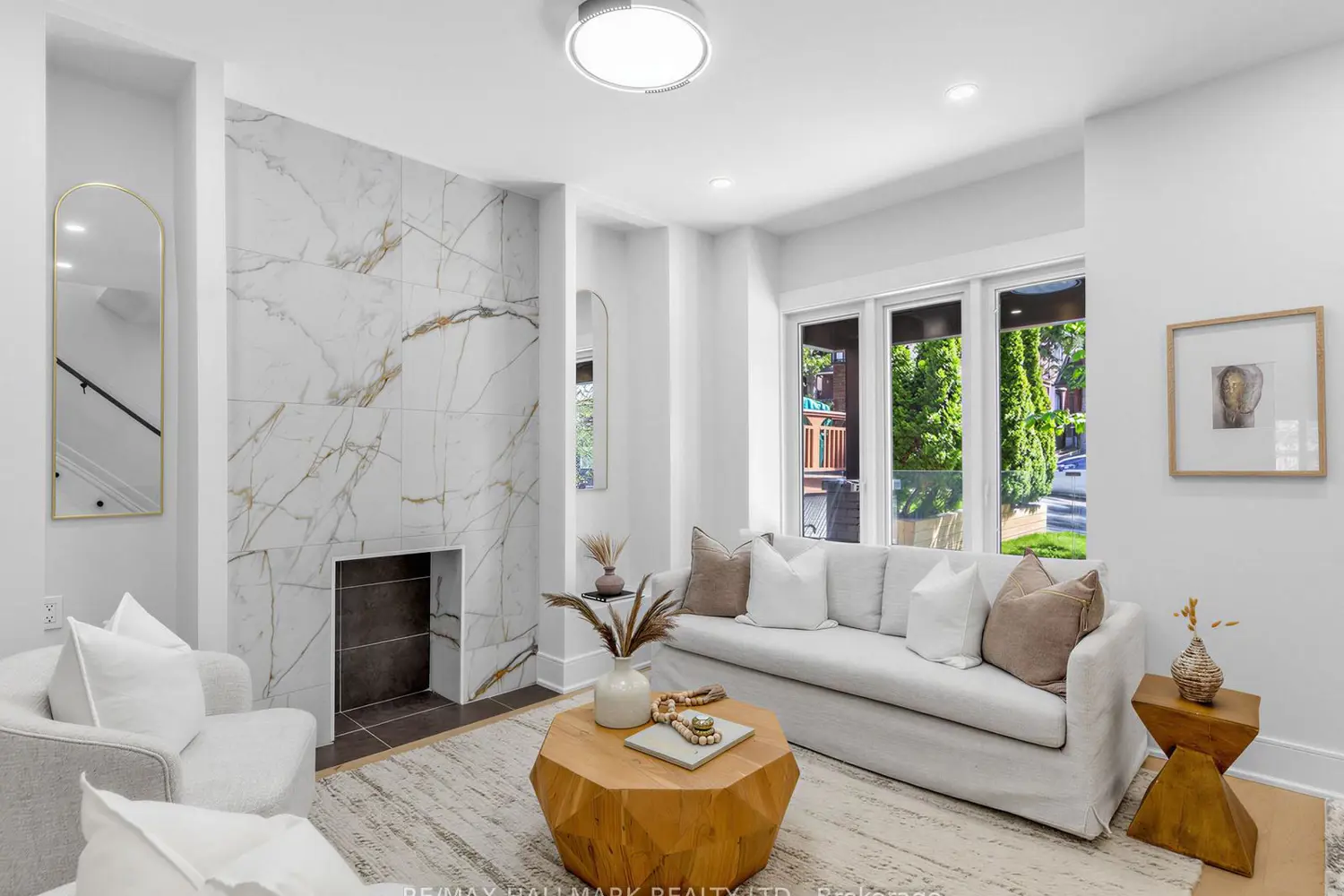 208 Gainsborough Road photo 3