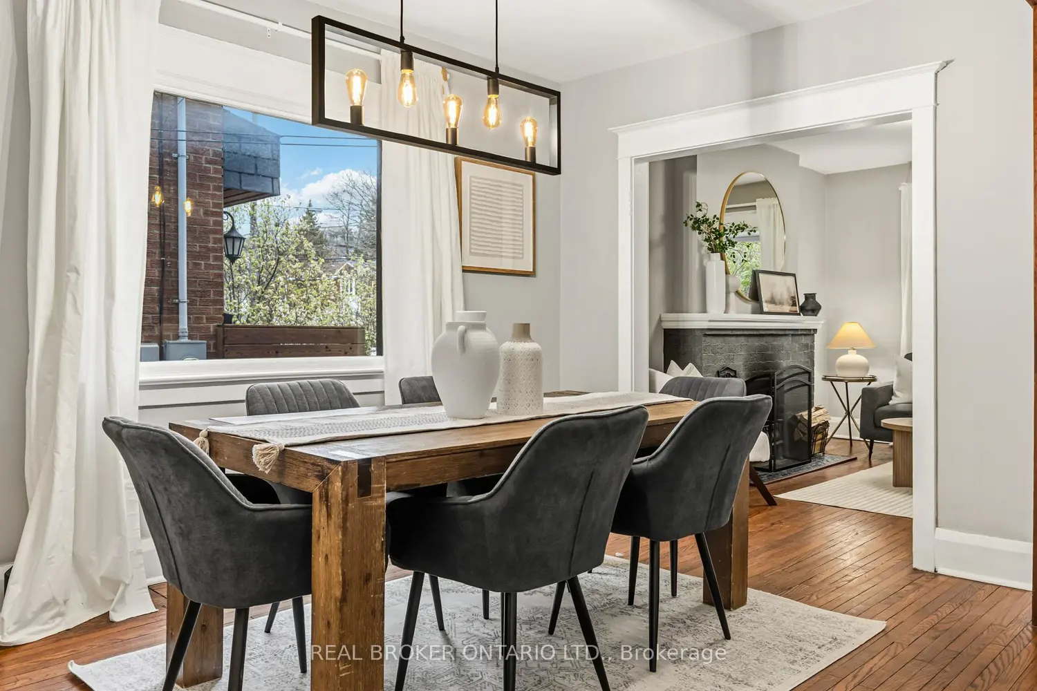 136 Blantyre Avenue photo 3