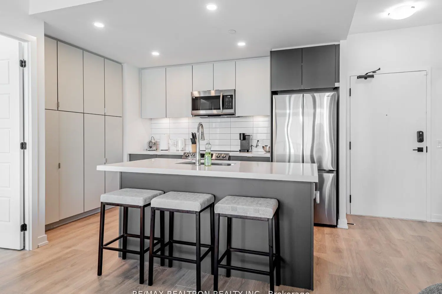 Additional image 7 of 415 Sea Ray Avenue 354
