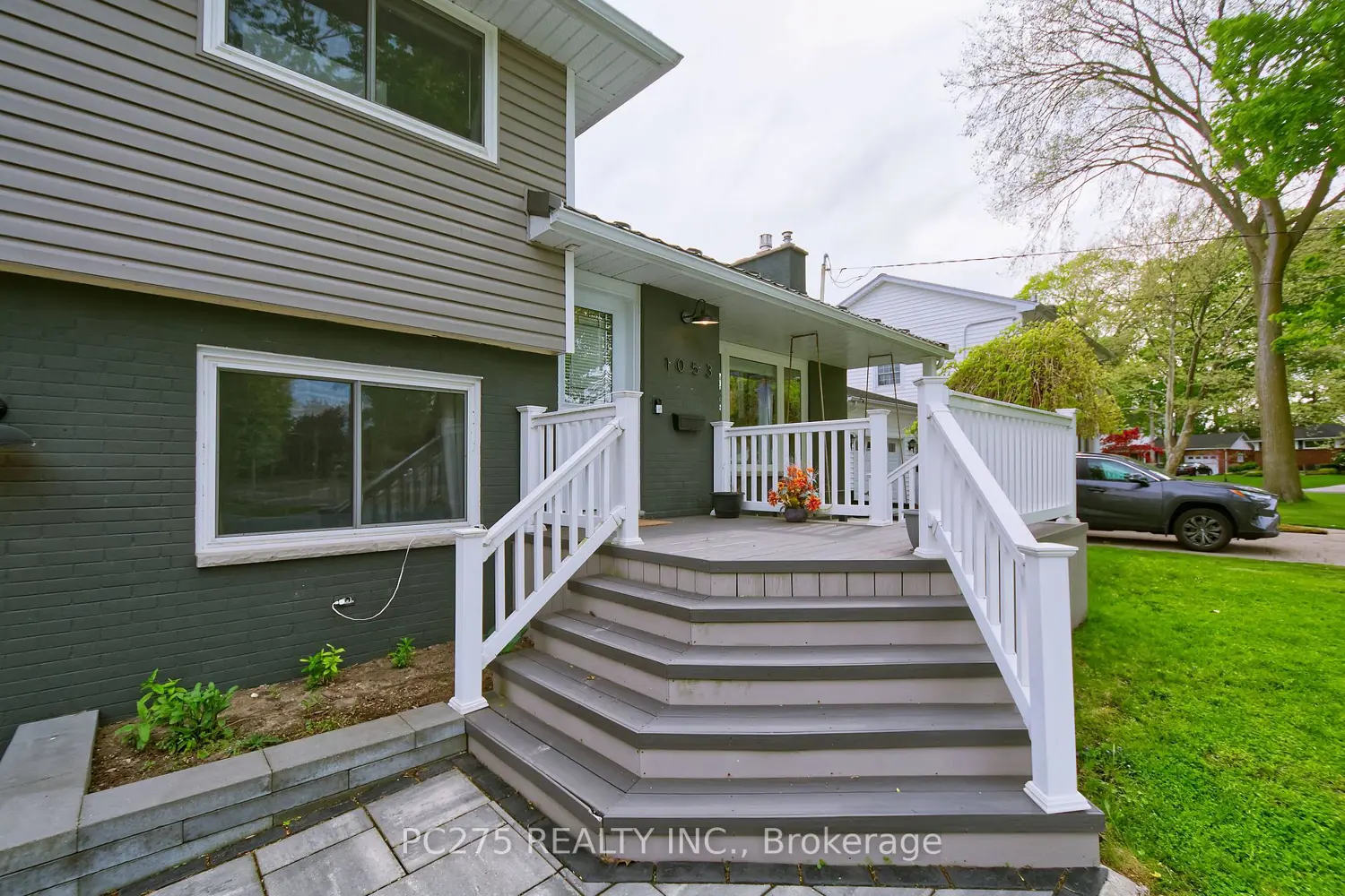1053 Griffith Road photo 2