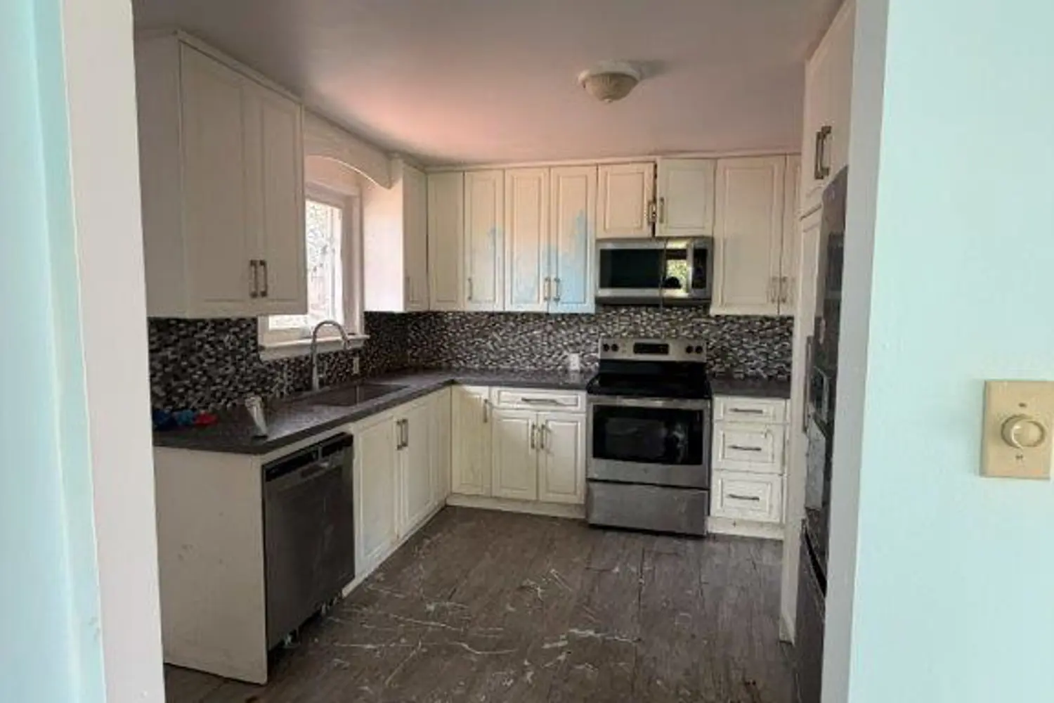 Additional image 3 of 834 Downie Street