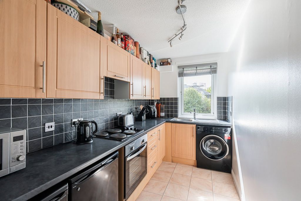 Additional image 3 of 2 bed flat for saleRestalrig Road South, Edinburgh EH7