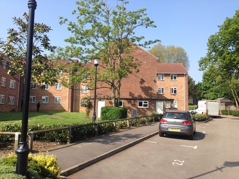 Queens Walk, Ealing W5
