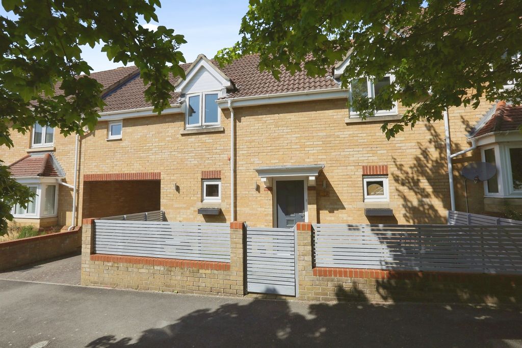 2 bed flat for saleDeer Walk, Hedge End, Southampton SO30