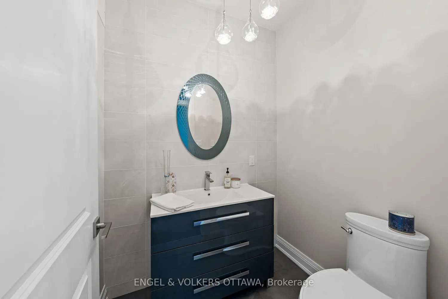 1457 Waters Edge Way photo 3