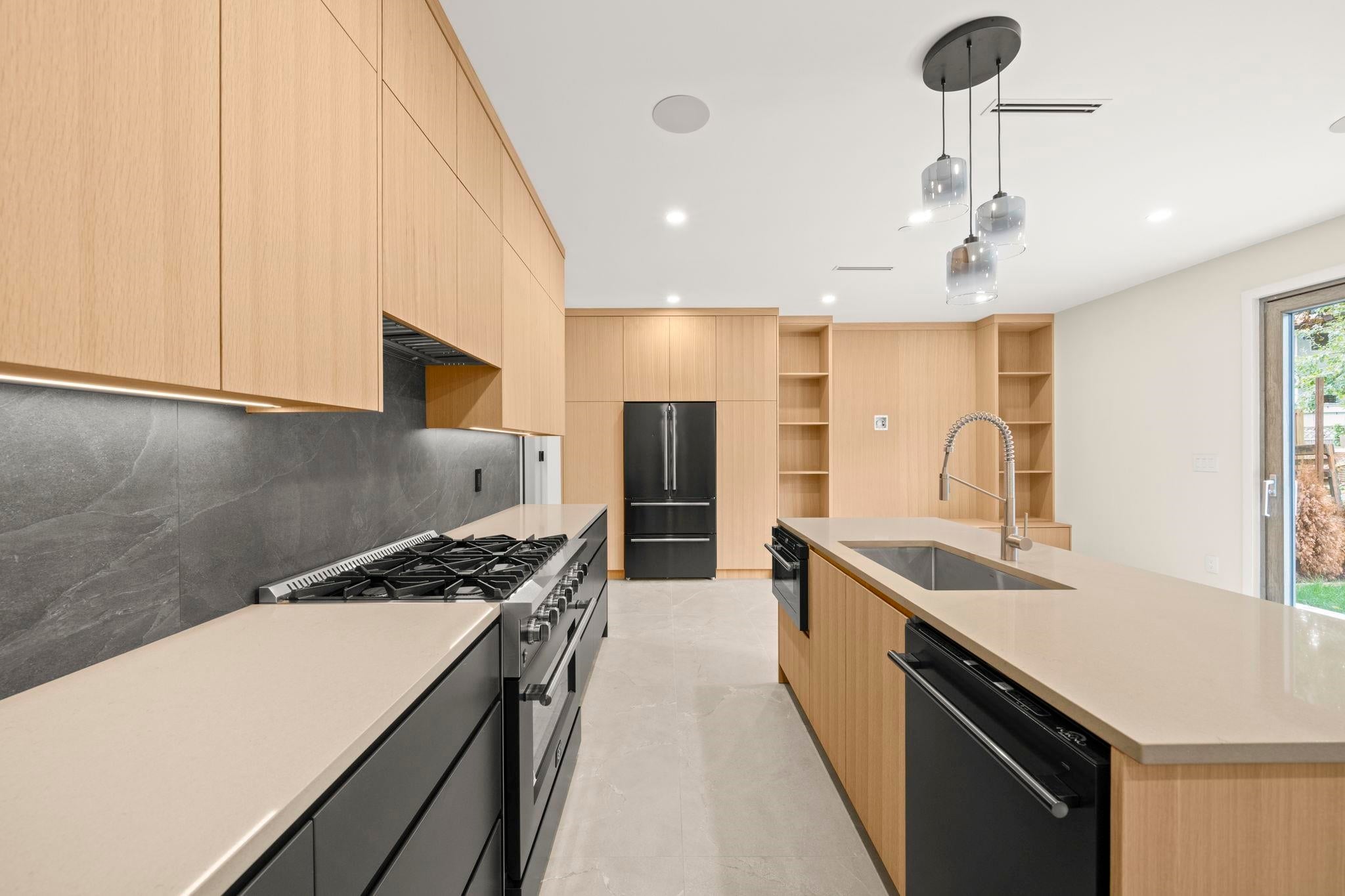1-2091 20th Avenue E, Vancouver, BC, V5N 2L1