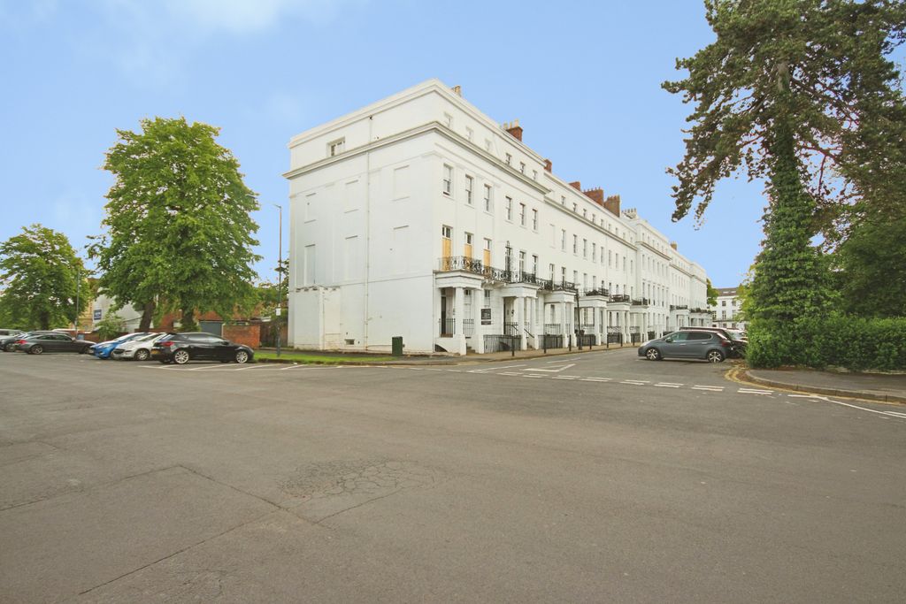 Additional image 2 of 2 bed flat for saleClarendon Square, Leamington Spa CV32