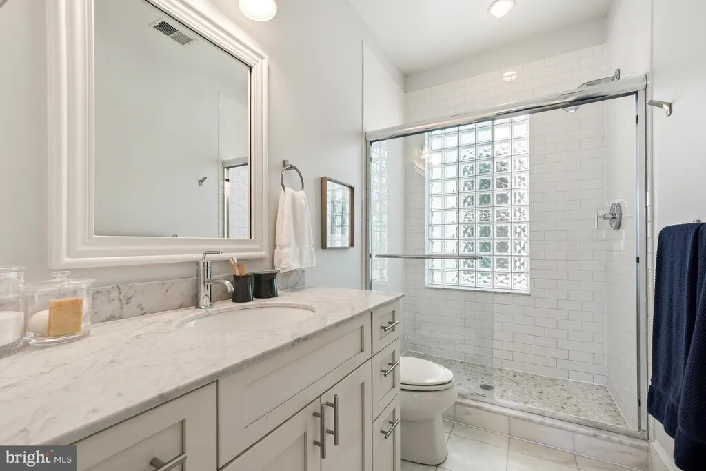 Additional image 28 of 822 11th Street NE, Washington, DC 20002