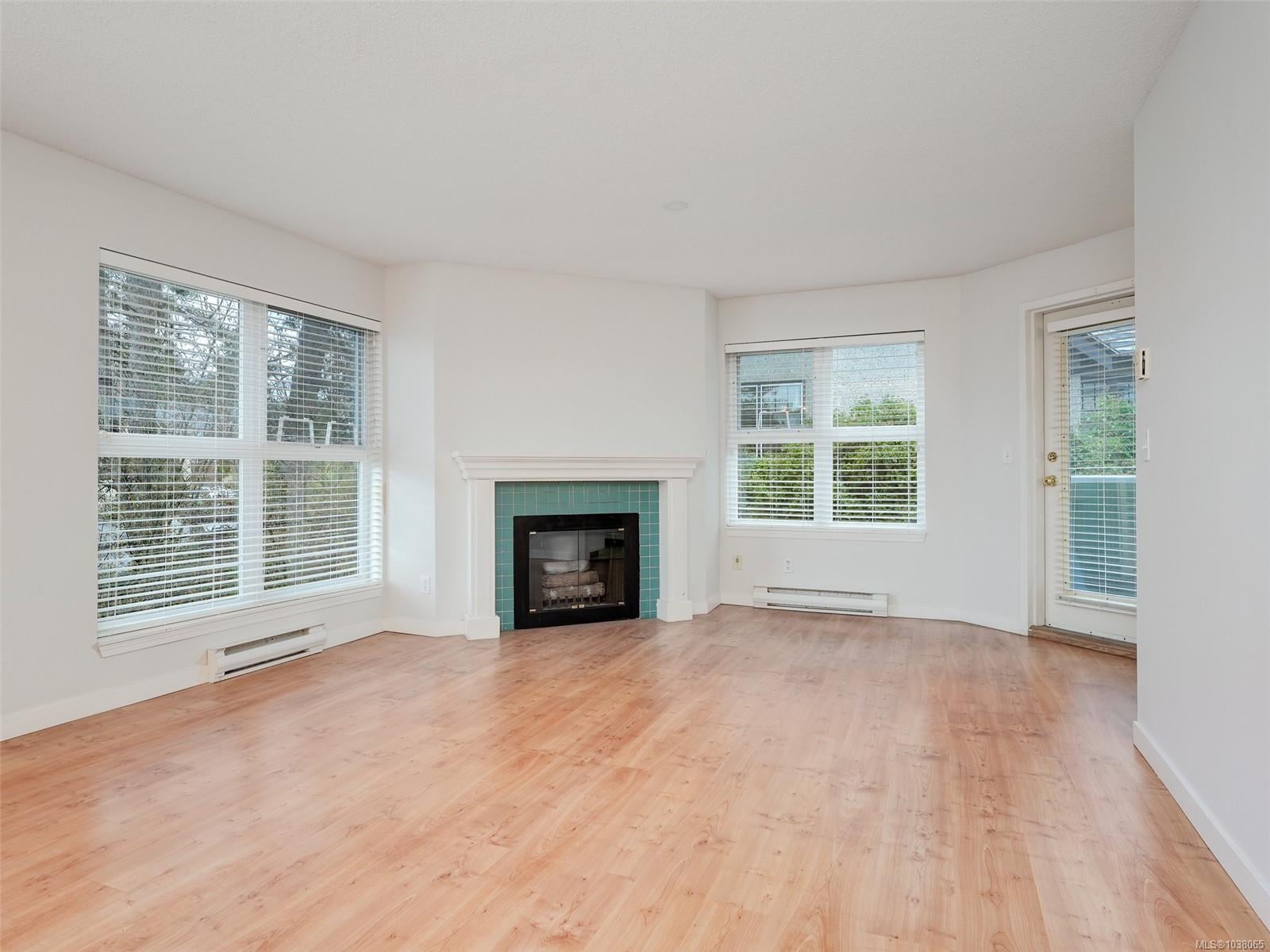 Additional image 3 of 302-1201 Hillside Avenue, Victoria, BC, V8T 2B1