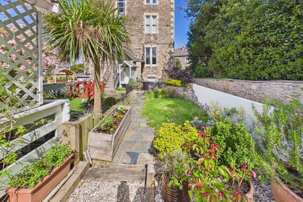2 bed flat for saleAlbert Road, Clevedon, North Somerset BS21