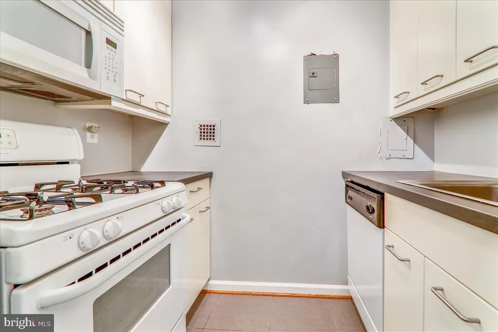 Additional image 11 of 940 25th Street NW Unit 817-S, Washington, DC 20037