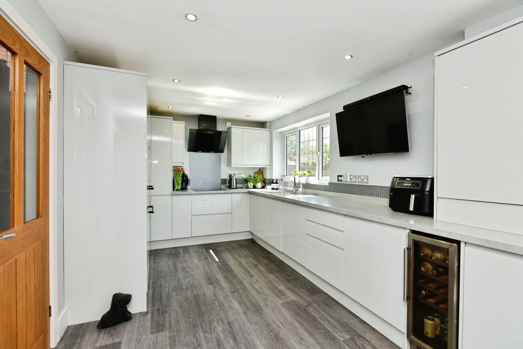 Additional image 9 of 4 bed detached house for saleBoscombe Grove, Trentham, Stoke-On-Trent ST4