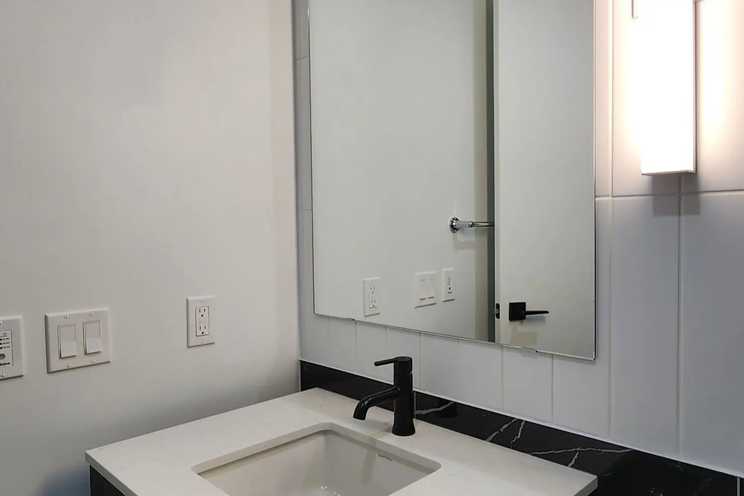 327 King Street 1506 photo 5
