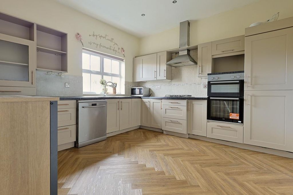 Additional image 5 of 5 bed end terrace house for saleFeatherstone Grove, Newcastle Upon Tyne NE3