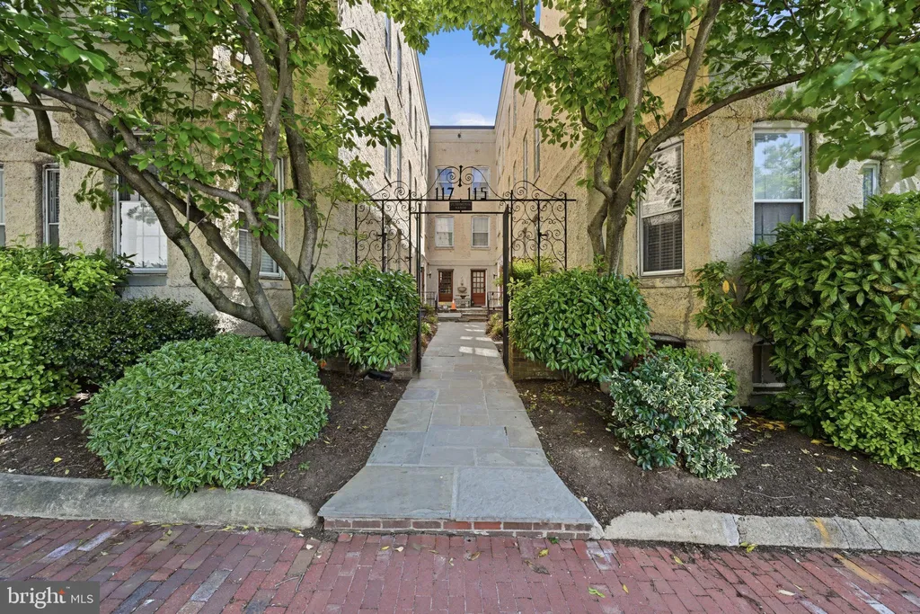 117 E Street SE Unit 302, Washington, DC 20003 photo 3