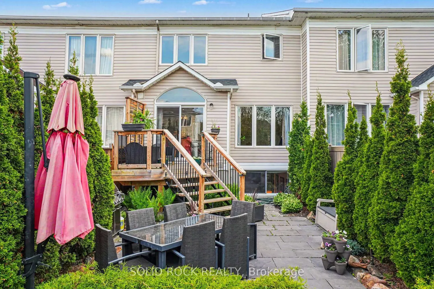 Additional image 16 of 2064 Dunollie Crescent
