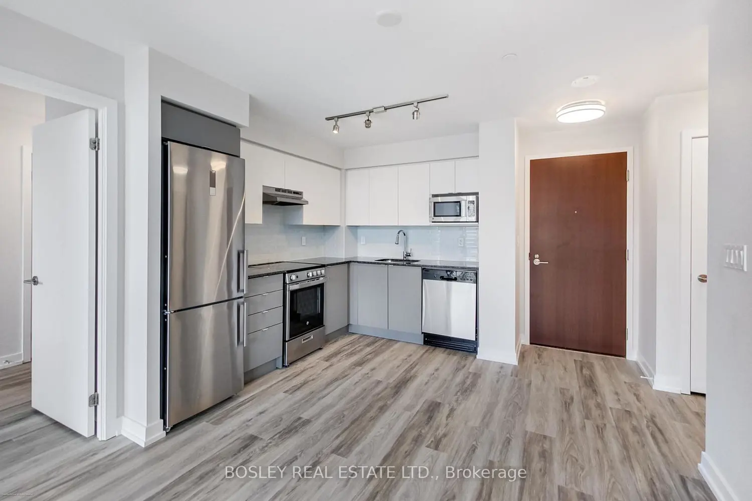 120 Varna Drive 723 photo 2