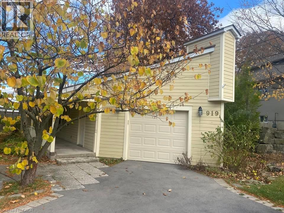 919 MONTGOMERY Drive