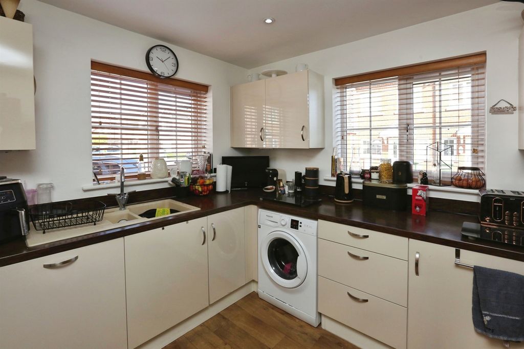 Additional image 10 of 5 bed semi-detached house for saleWatson Court, Hedge End, Southampton SO30