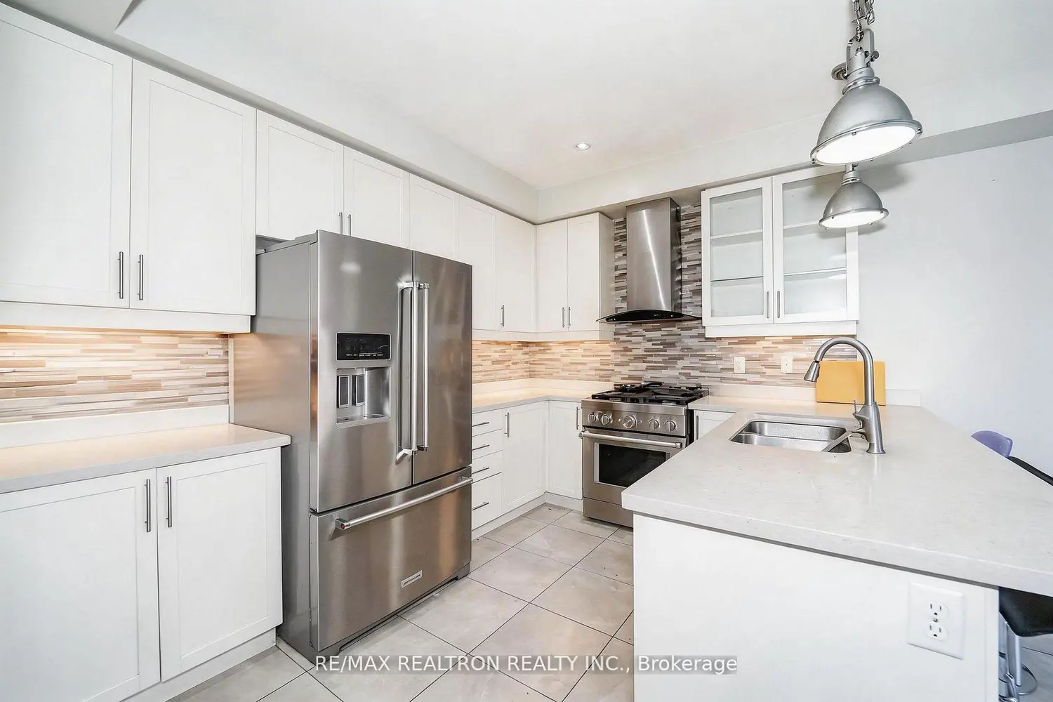 39 Mcroberts Crescent photo 4