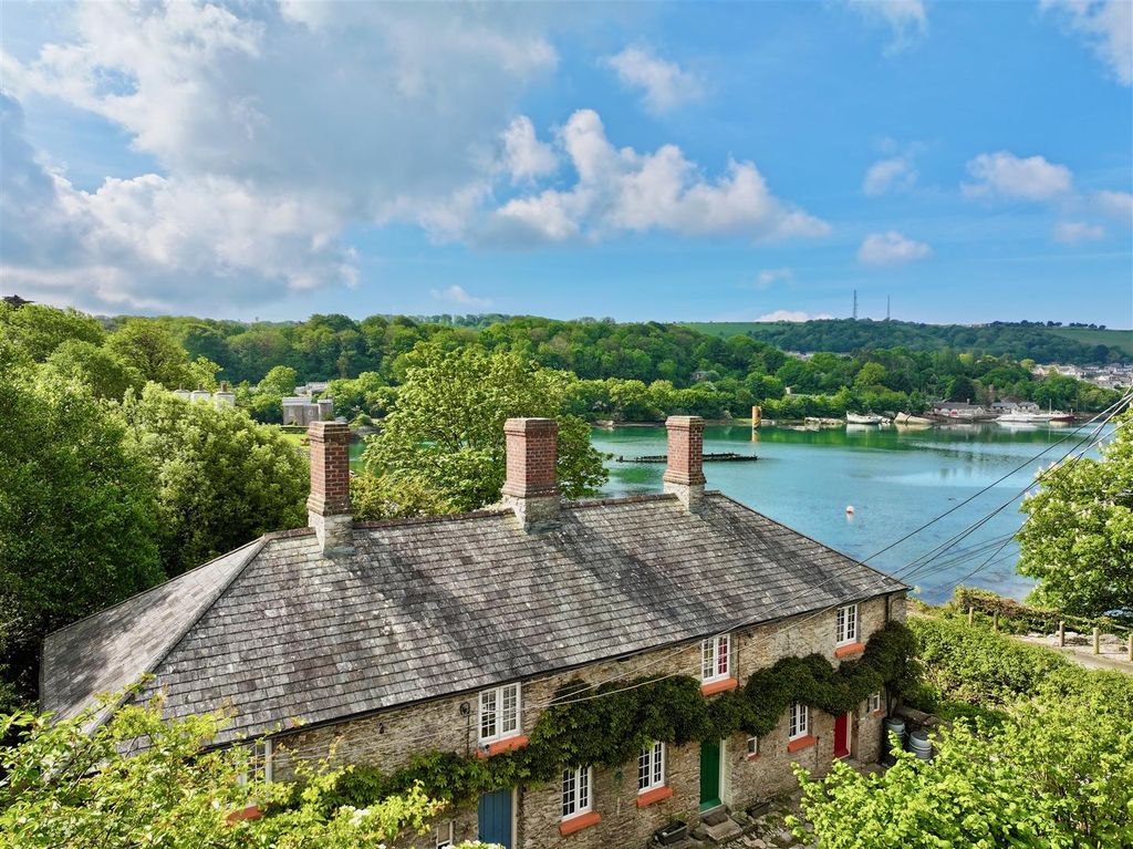 6 bed cottage for saleOreston, Plymouth PL9