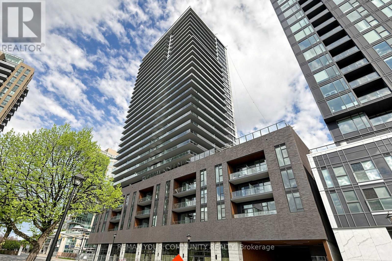 1607 - 2075 LAKESHORE ROAD